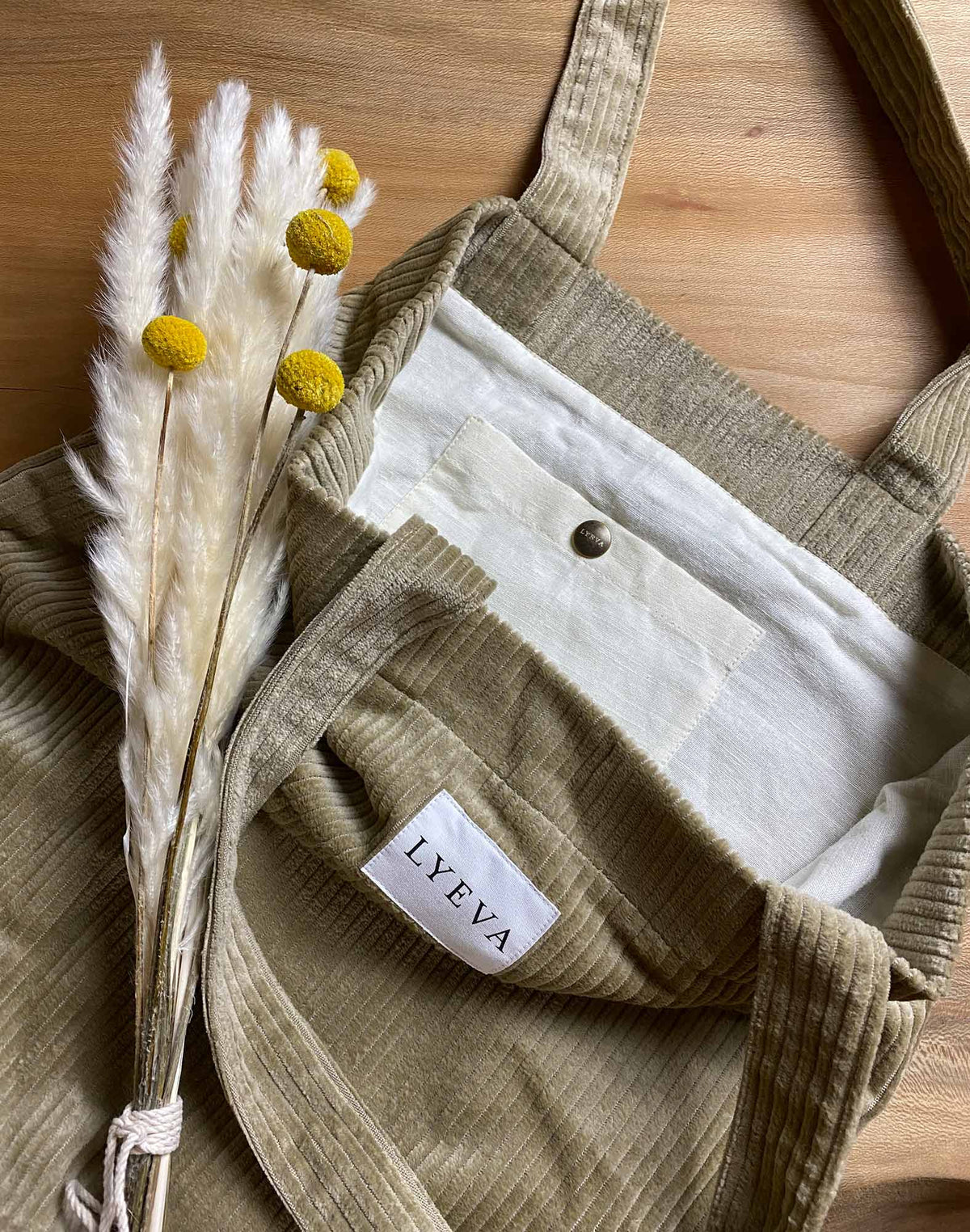 MAKEUP BAG