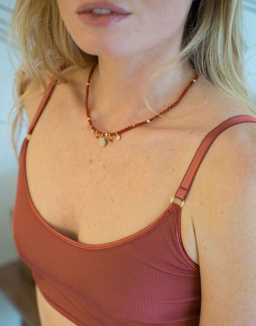 COLLIER PERLES ET MEDAILLON CORNALINE