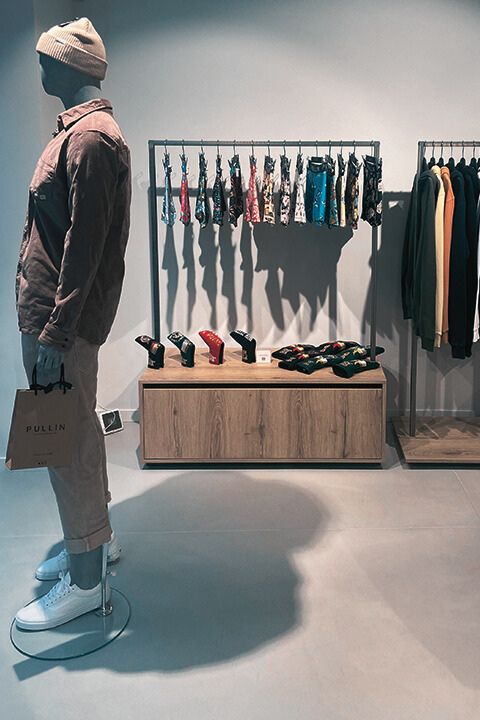 COLLECTION DE CASQUETTES